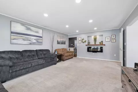 Living - 620 E 10th St, Lockport, IL 60441 photo 1 of 1