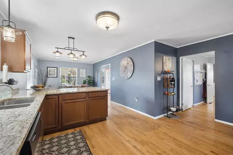Entry Way - 620 E 10th St, Lockport, IL 60441 photo 2 of 3