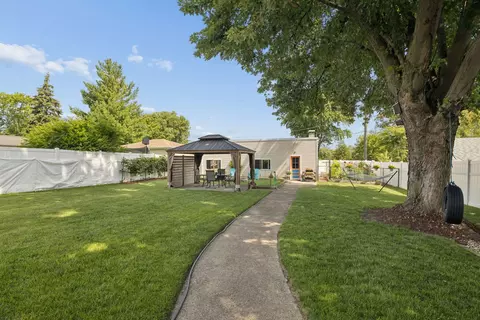 Exterior - 620 E 10th St, Lockport, IL 60441 photo 4 of 14