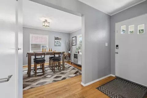Entry Way - 620 E 10th St, Lockport, IL 60441 photo 1 of 3