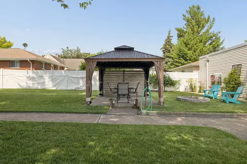 Exterior - 620 E 10th St, Lockport, IL 60441 photo 5 of 14