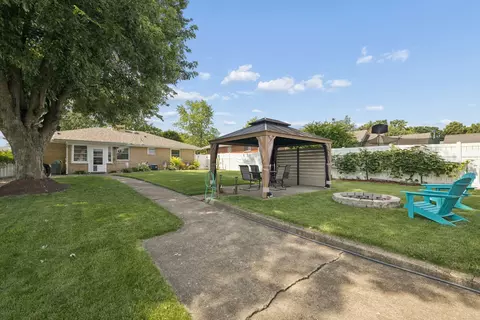 Exterior - 620 E 10th St, Lockport, IL 60441 photo 6 of 14