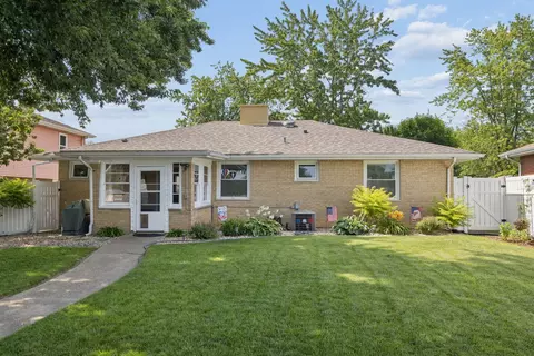 Exterior - 620 E 10th St, Lockport, IL 60441 photo 3 of 14