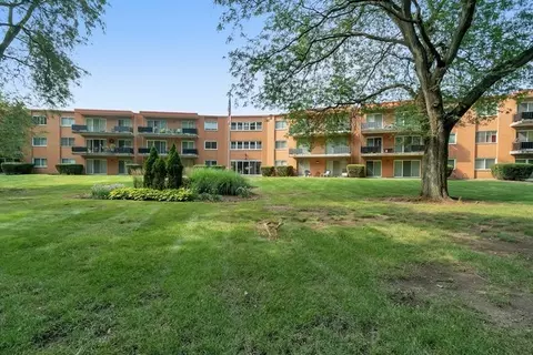 940 Holbrook Rd #6A, Homewood, IL 60430