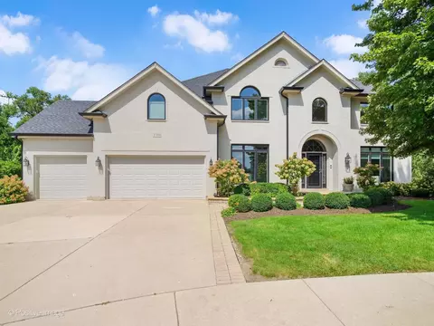 2 S351 Chaucer Ct, Glen Ellyn, IL 60137
