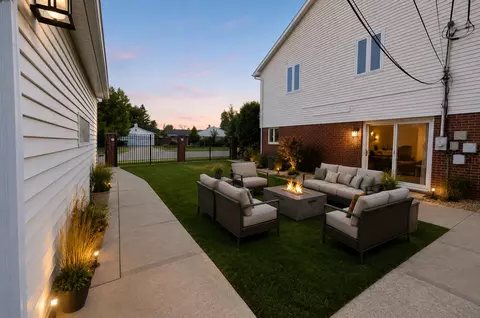 Exterior - 1131 E Grant Dr, Des Plaines, IL 60016 photo 3 of 6