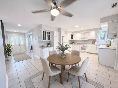 Dining - 1131 E Grant Dr, Des Plaines, IL 60016 photo 1 of 1