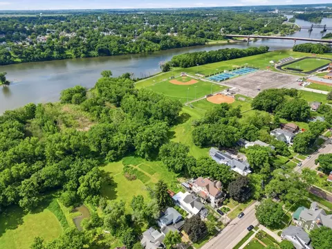 View/Area - 627 E Main St, Ottawa, IL 61350 photo 2 of 2