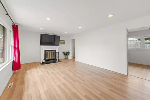 Living - 6940 Olympic Dr, Bridgeview, IL 60455 photo 7 of 9