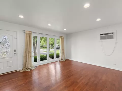 Living - 6940 Olympic Dr, Bridgeview, IL 60455 photo 2 of 9