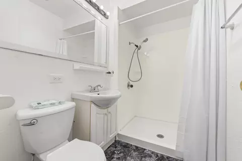 Bath - 6940 Olympic Dr, Bridgeview, IL 60455 photo 1 of 2
