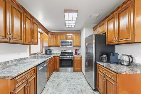Kitchen - 6940 Olympic Dr, Bridgeview, IL 60455 photo 1 of 2