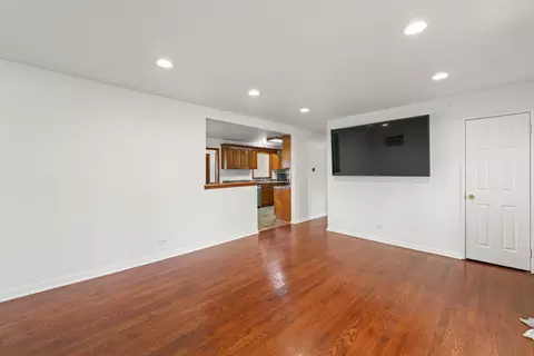 Living - 6940 Olympic Dr, Bridgeview, IL 60455 photo 4 of 9
