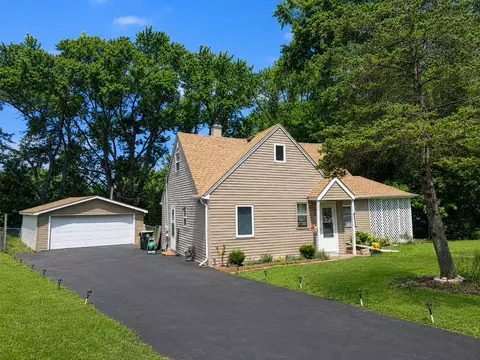 924 Hillwood Cir, Round Lake Beach, IL 60073