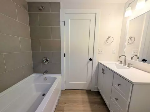 Bath - 481 N Cottage Ave, Kankakee, IL 60901 photo 4 of 4
