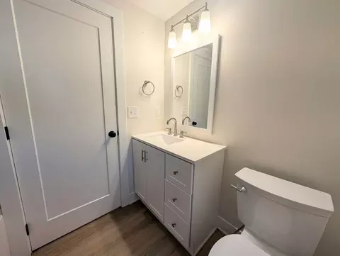 Bath - 481 N Cottage Ave, Kankakee, IL 60901 photo 2 of 4