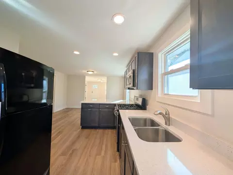 Kitchen - 481 N Cottage Ave, Kankakee, IL 60901 photo 5 of 5