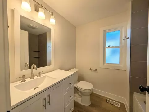 Bath - 481 N Cottage Ave, Kankakee, IL 60901 photo 1 of 4