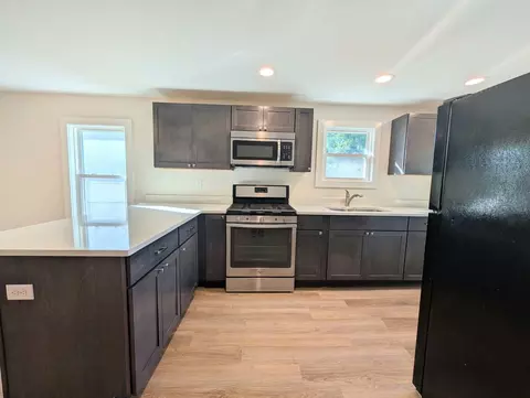 Kitchen - 481 N Cottage Ave, Kankakee, IL 60901 photo 2 of 5