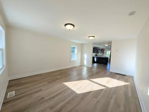 Living - 481 N Cottage Ave, Kankakee, IL 60901 photo 1 of 1