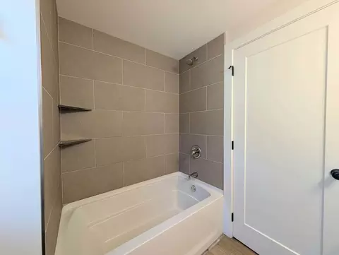 Bath - 481 N Cottage Ave, Kankakee, IL 60901 photo 3 of 4