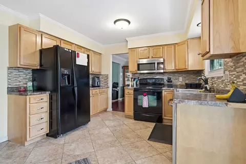 Kitchen - 2811 Phillip Pl, Bloomington, IL 61704 photo 1 of 2