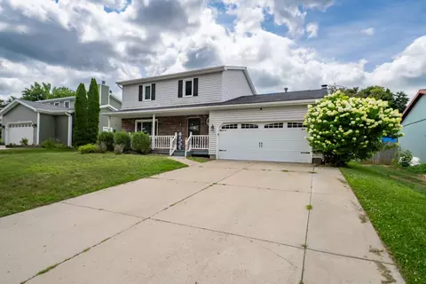Exterior - 2811 Phillip Pl, Bloomington, IL 61704 photo 3 of 9