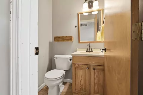 Bath - 2811 Phillip Pl, Bloomington, IL 61704 photo 1 of 3