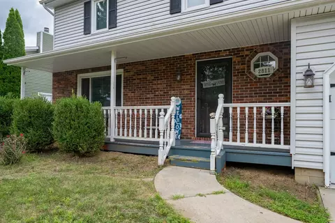 Exterior - 2811 Phillip Pl, Bloomington, IL 61704 photo 4 of 9