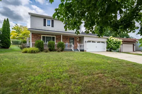 Exterior - 2811 Phillip Pl, Bloomington, IL 61704 photo 2 of 9