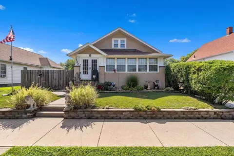 1530 39th St, Rock Island, IL 61201