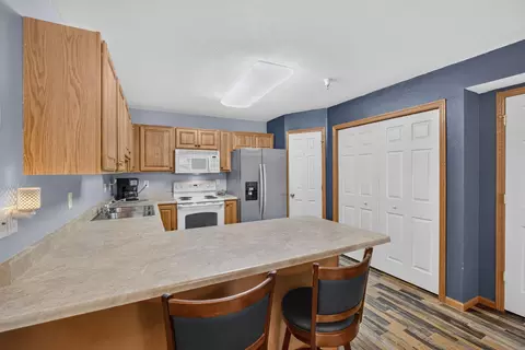 Kitchen - 3209 S 16th Ave #101, Eldridge, IA 52748 photo 4 of 4