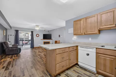 Kitchen - 3209 S 16th Ave #101, Eldridge, IA 52748 photo 3 of 4