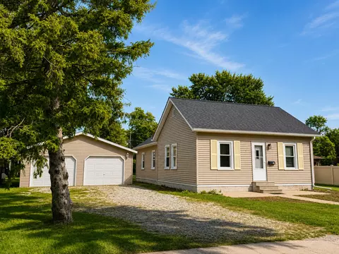Exterior - 111 Maple Ave, Minonk, IL 61760 photo 2 of 5