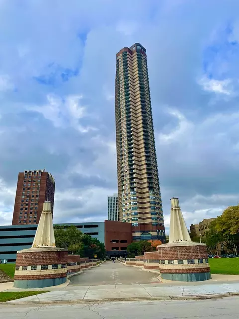 3660 N Lake Shore Dr W #2513, Chicago, IL 60613