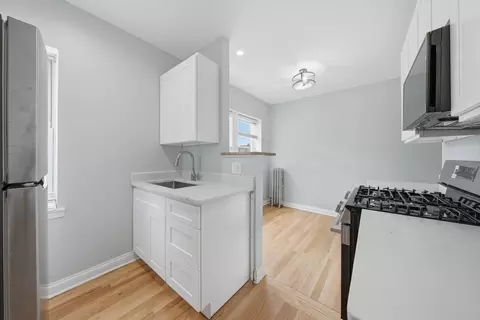 Kitchen - 52 Forest Ave #2N, Riverside, IL 60546 photo 5 of 6