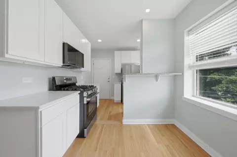 Kitchen - 52 Forest Ave #2N, Riverside, IL 60546 photo 1 of 6