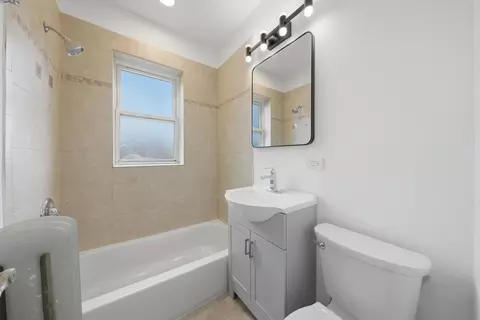 Bath - 52 Forest Ave #2N, Riverside, IL 60546 photo 1 of 1
