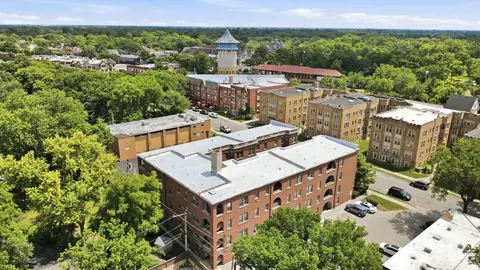 View/Area - 52 Forest Ave #2N, Riverside, IL 60546 photo 2 of 4