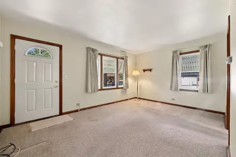 Living - 677 Clark St, Elgin, IL 60123 photo 3 of 4