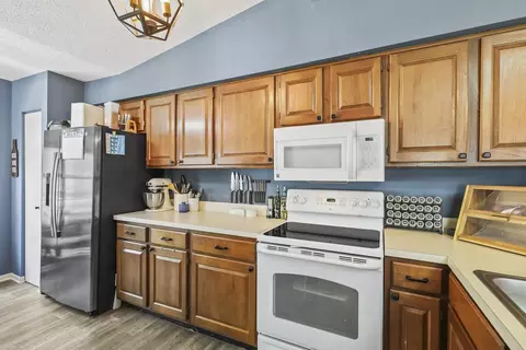 Kitchen - 1744 Ranchview Dr, Naperville, IL 60565 photo 2 of 4
