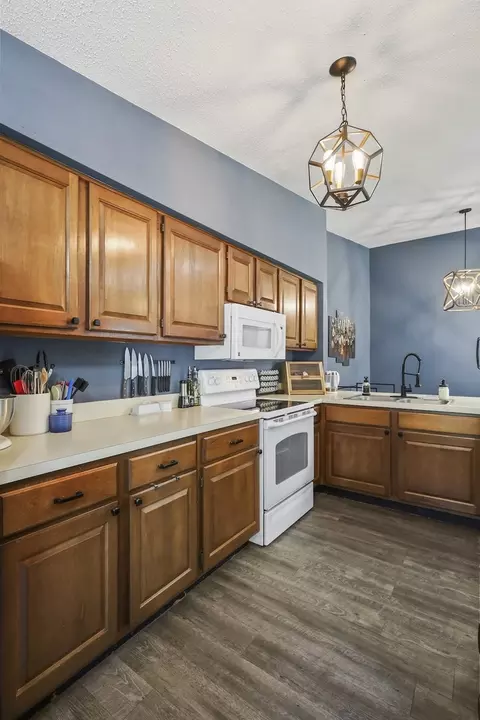 Kitchen - 1744 Ranchview Dr, Naperville, IL 60565 photo 3 of 4