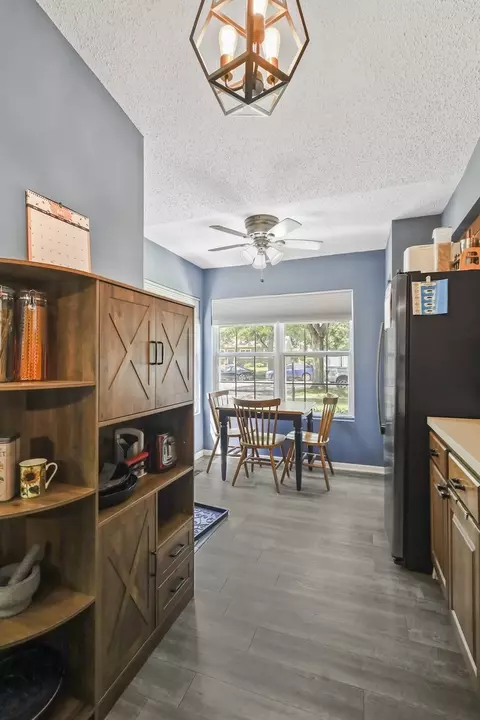 Kitchen - 1744 Ranchview Dr, Naperville, IL 60565 photo 4 of 4