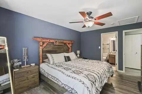 Bedroom - 1744 Ranchview Dr, Naperville, IL 60565 photo 4 of 4
