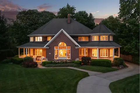 70 Forest Ave, Naperville, IL 60540
