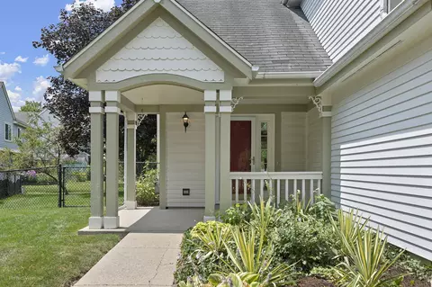 220 Lexington Ln, Grayslake, IL 60030