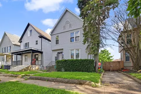 813 E Jefferson St, Bloomington, IL 61701 photo 2