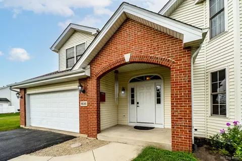 Exterior - 1636 Mallards Cv, Beecher, IL 60401 photo 2 of 4
