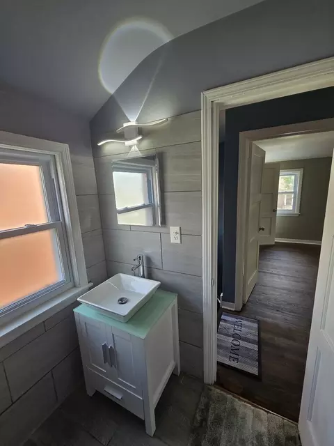 Bath - 2106 S 22nd Ave, Broadview, IL 60155 photo 1 of 2
