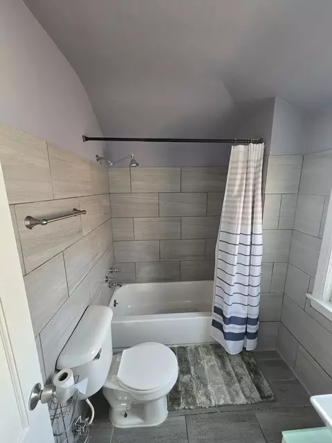 Bath - 2106 S 22nd Ave, Broadview, IL 60155 photo 2 of 2